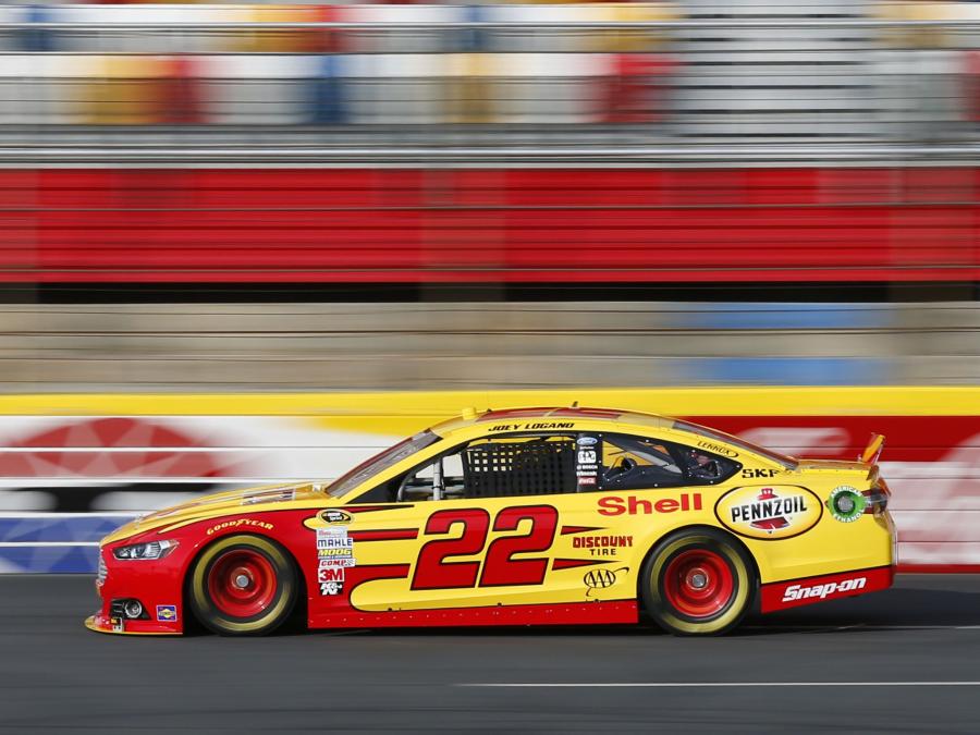  Ford Fusion NASCAR Race Car 2012 года  (фото 15 из 17)